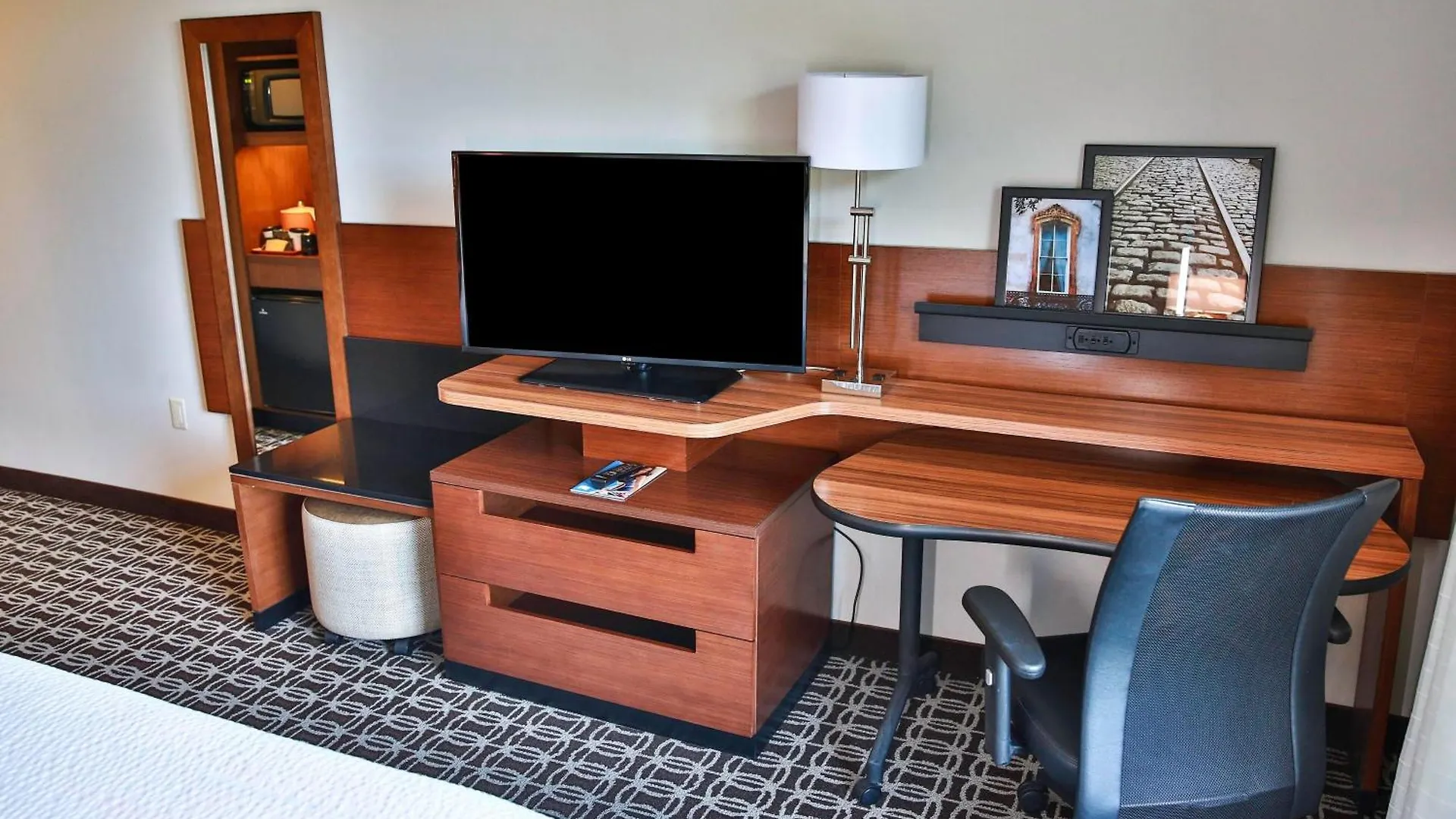 Fairfield Inn & Suites By Marriott Savannah Midtown USA