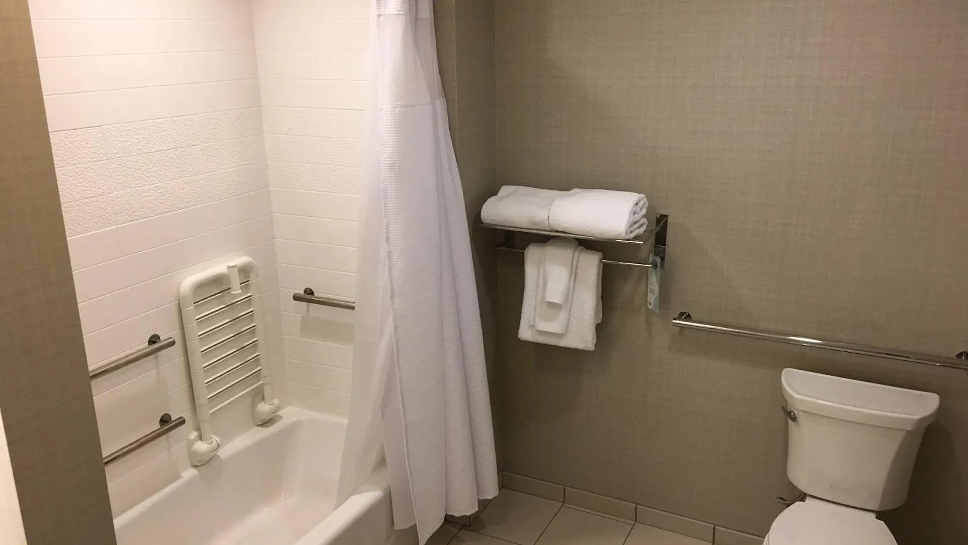 מלון Fairfield Inn & Suites By Marriott Savannah Midtown