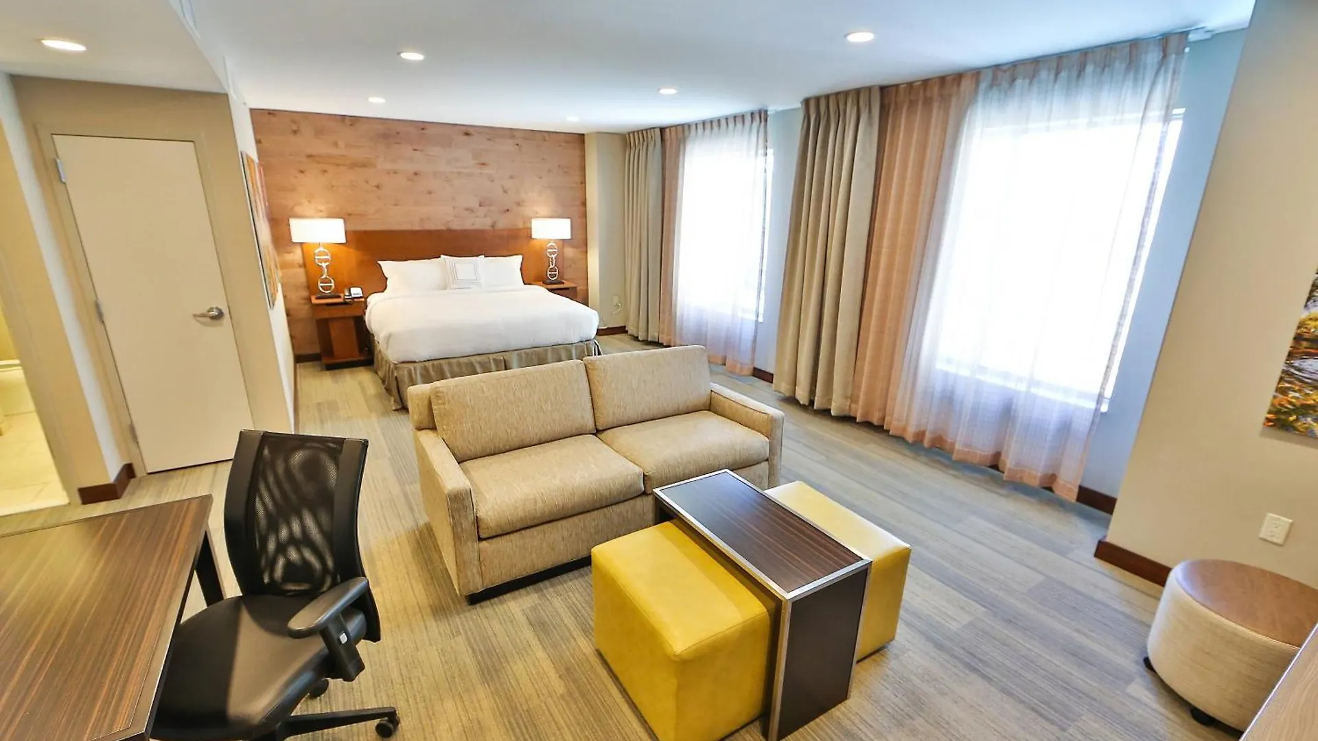 Fairfield Inn & Suites By Marriott Savannah Midtown 3*,