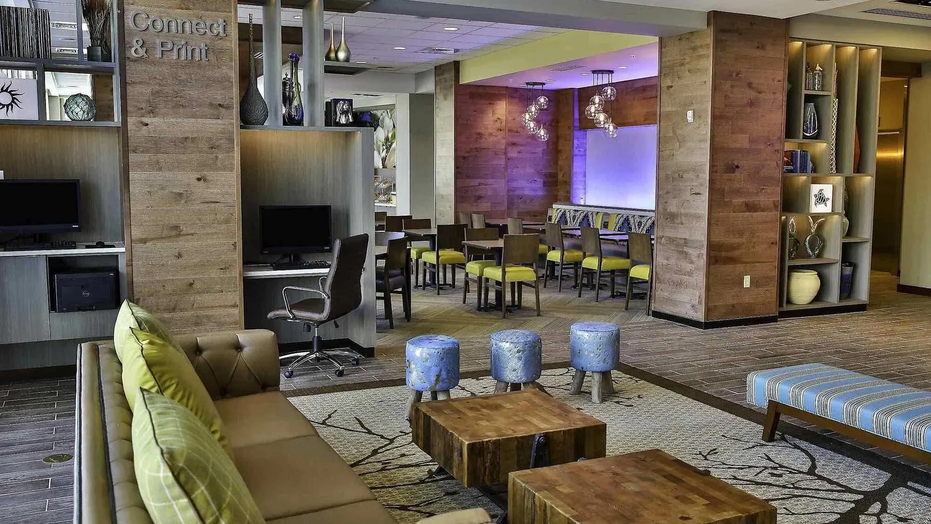 Fairfield Inn & Suites By Marriott Savannah Midtown מלון