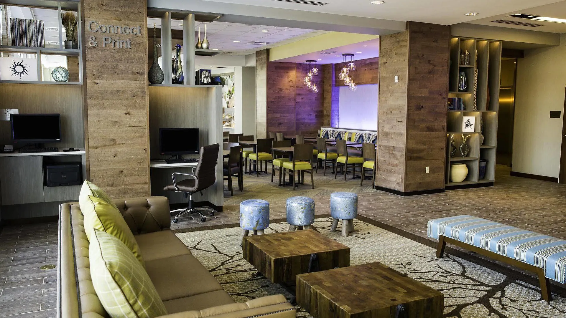 Fairfield Inn & Suites By Marriott Savannah Midtown מלון